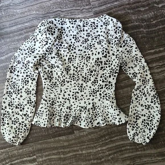 Nasty Gal leopard print long sleeve blouse - Picture 3 of 5